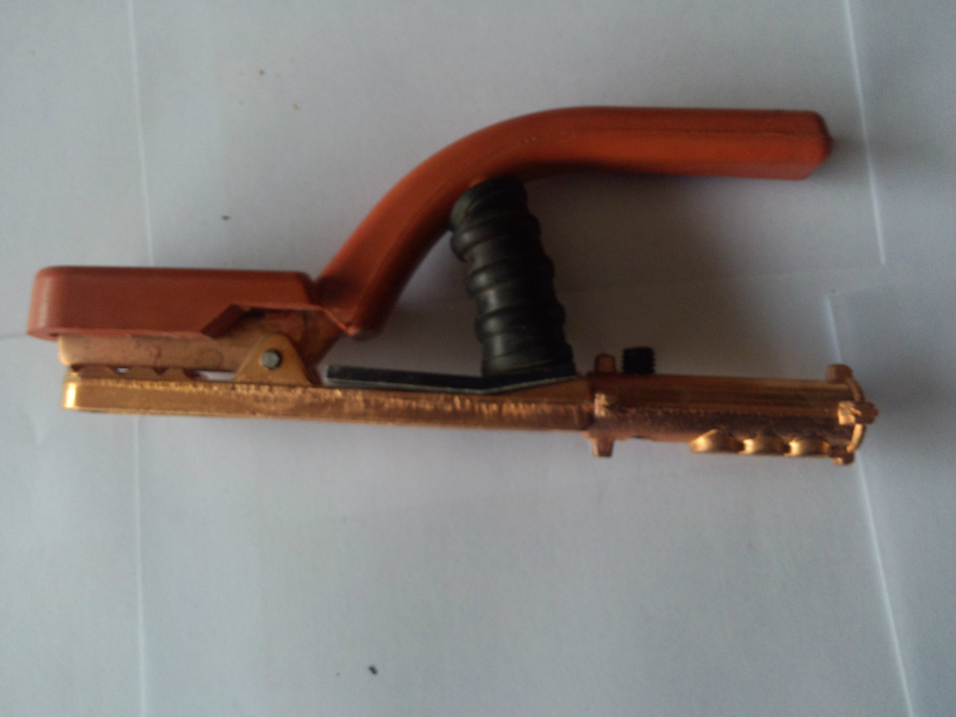 结构与 X 型焊枪类似