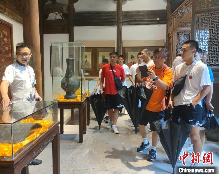 两岸青少年篮球运动员相约千年府城：以球会友