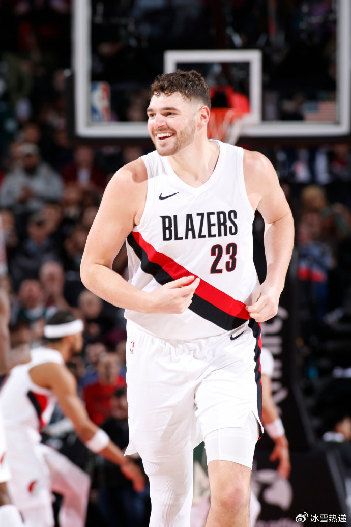开拓者多点开花横扫雄鹿 拉斯·霍勒迪砍23分引领
