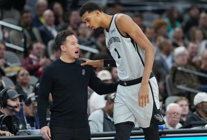 文班亚马率马刺掀翻强队战绩登顶MVP讨论榜首