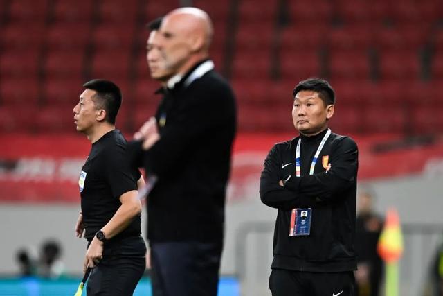 升班马重庆铜梁龙客场力克卫冕冠军上海海港