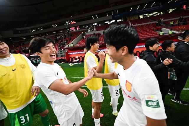 升班马重庆铜梁龙客场力克卫冕冠军上海海港